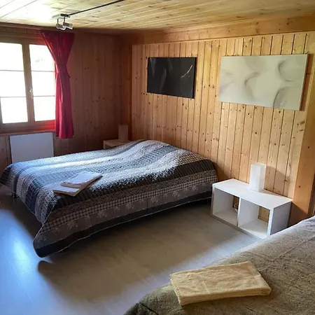 California House 公寓